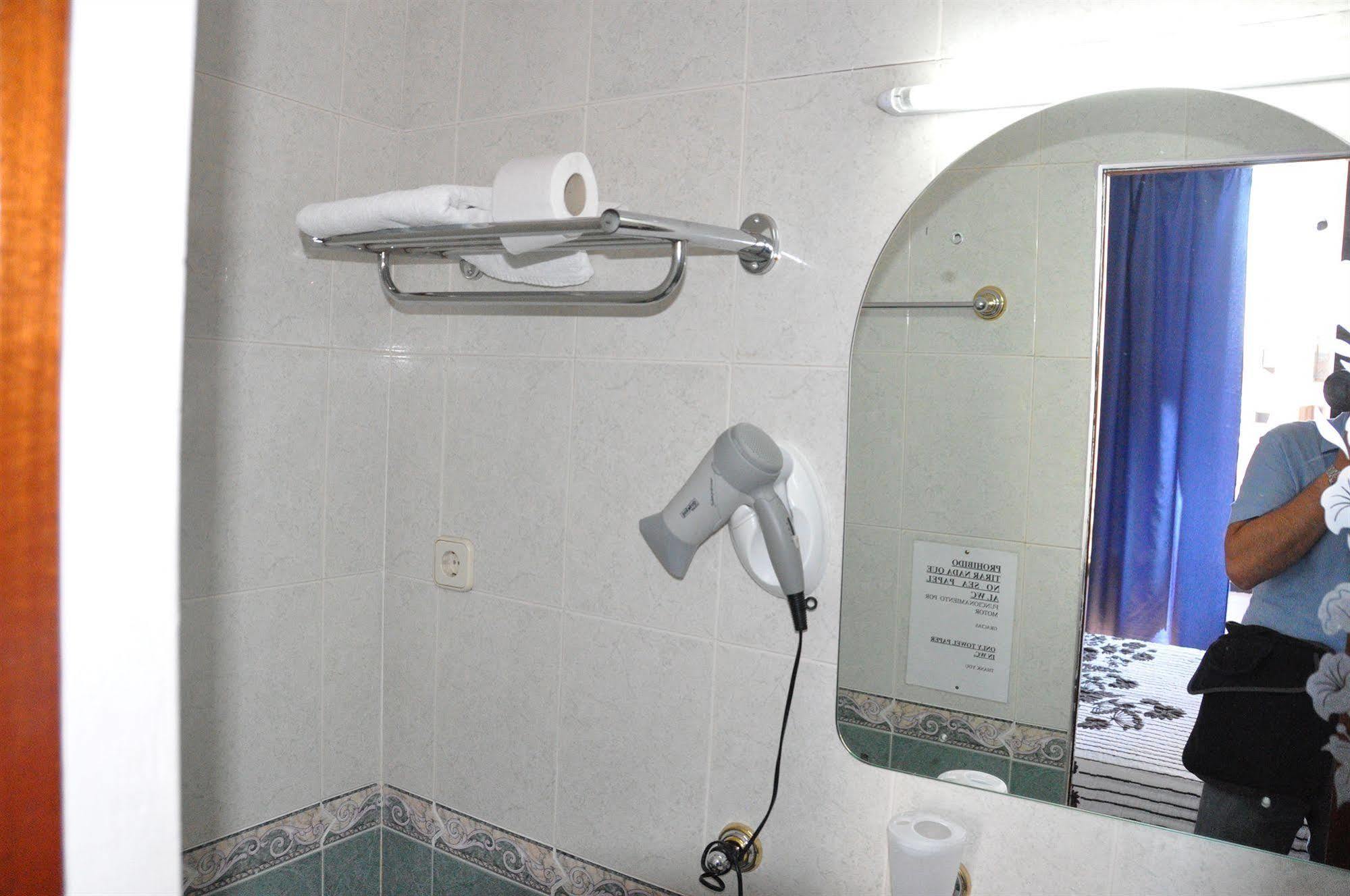 Hostal Miami Madrid Exterior photo